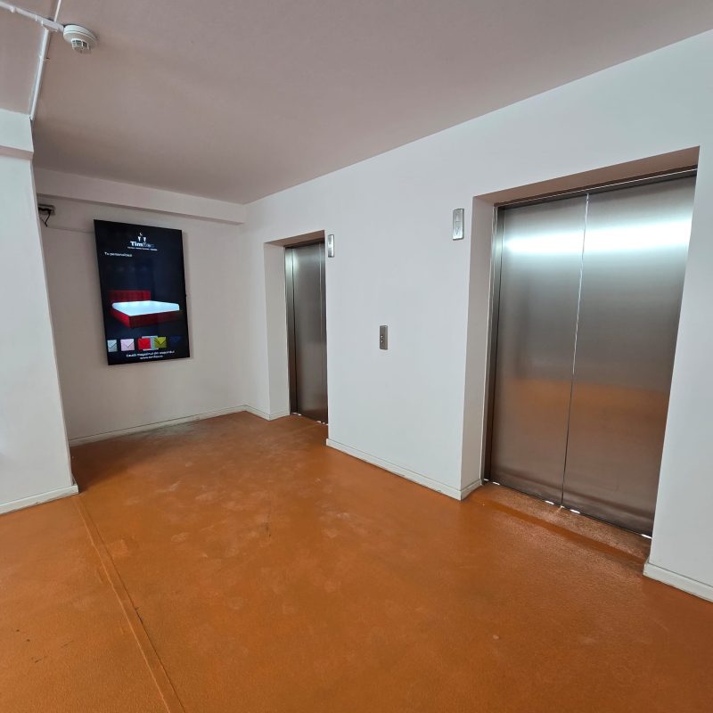 Reteaua Digitala DOOH Indoor - Olimpia Parking etaj 2 – Parcare Aeroportul Otopeni Reteaua Digitala DOOH Indoor - Olimpia Parking etaj 2 – Parcare Aeroportul Otopeni